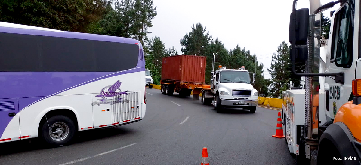 Fotografía de tránsito vehicular recuperado en el Cruce de la Cordillera Central.