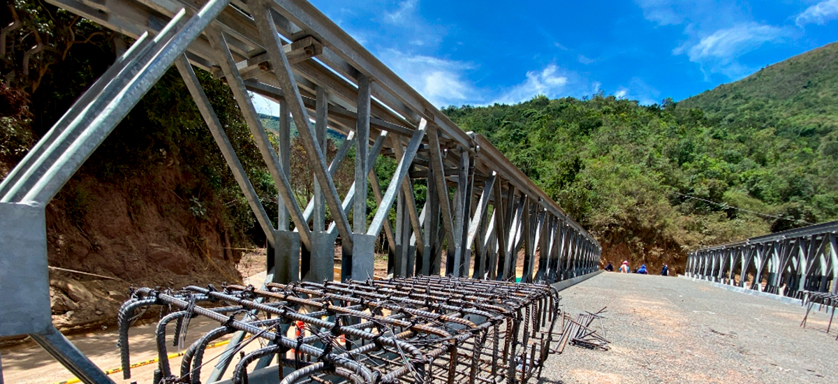 Fotografía del puente metálico en el sector 'El Turco', afectado por emergencia de El Tarrita (Norte de Santander).