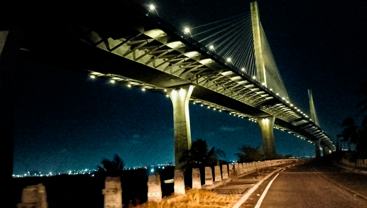 Fotografía desde vía inferior del puente Pumarejo.