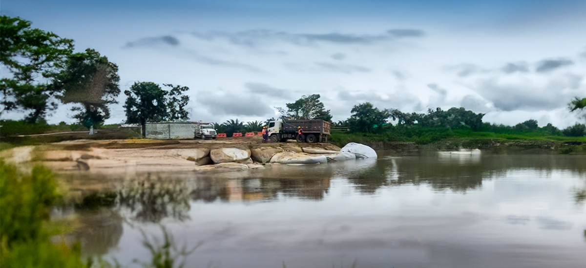 Fotografía del avance de las obras de protección en las orillas del río Magdalena en corredor Salamina - El Piñón.