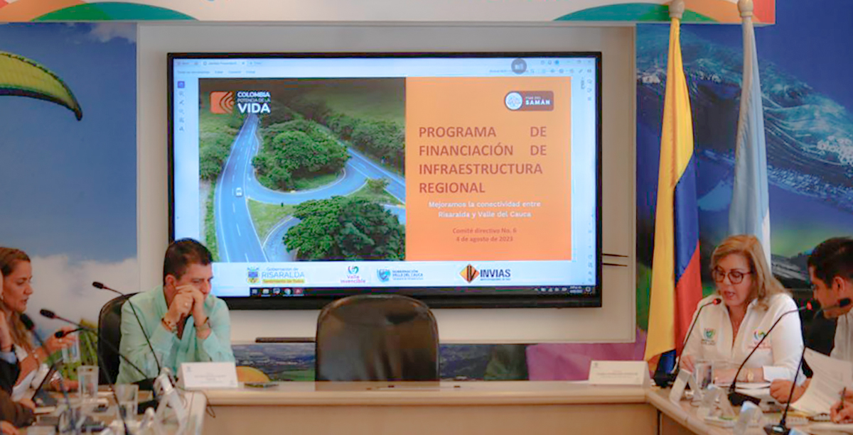 Fotografía de la presentación del anuncio de las convocatorias de cuatro proyectos que mejorarán la movilidad de Risaralda y Valle del Cauca del programa Vías del Samán.