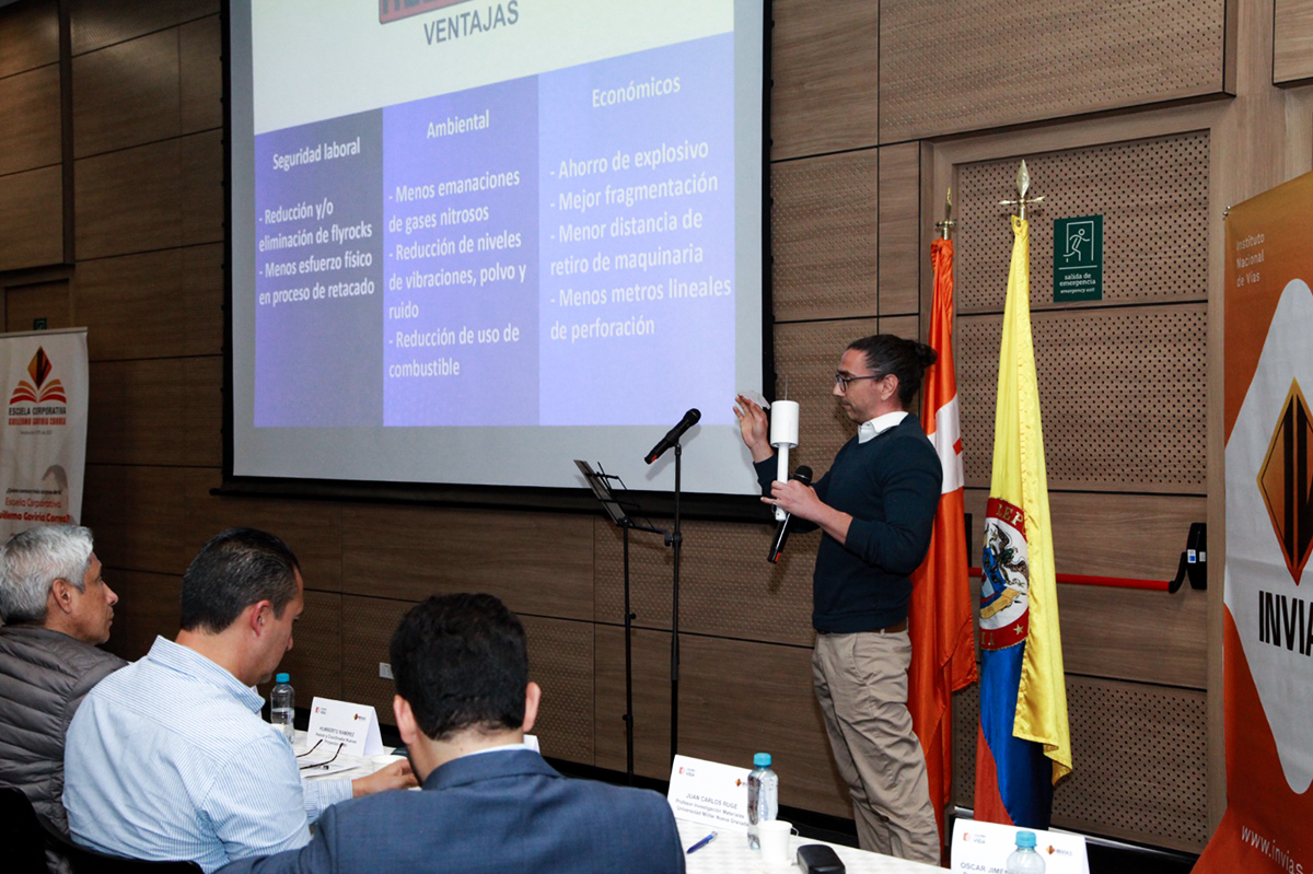 Fotografía de innovador invitado durante la exposición de su solución tecnológica en la 7ª Rueda de Innovación y Sostenibilidad.