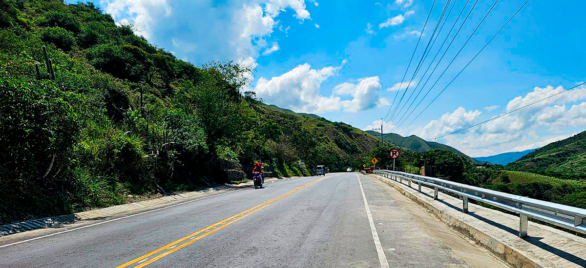 Fotografía de la vía Cali - Loboguerrero recién habilitada por INVÍAS.