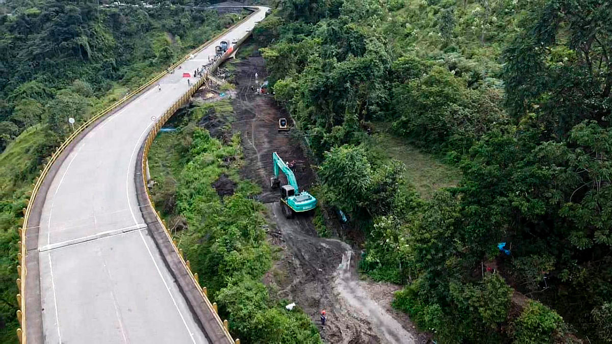 Fotografía del estado de avance de construcción de la vía provisional en la Transversal Cusiana.