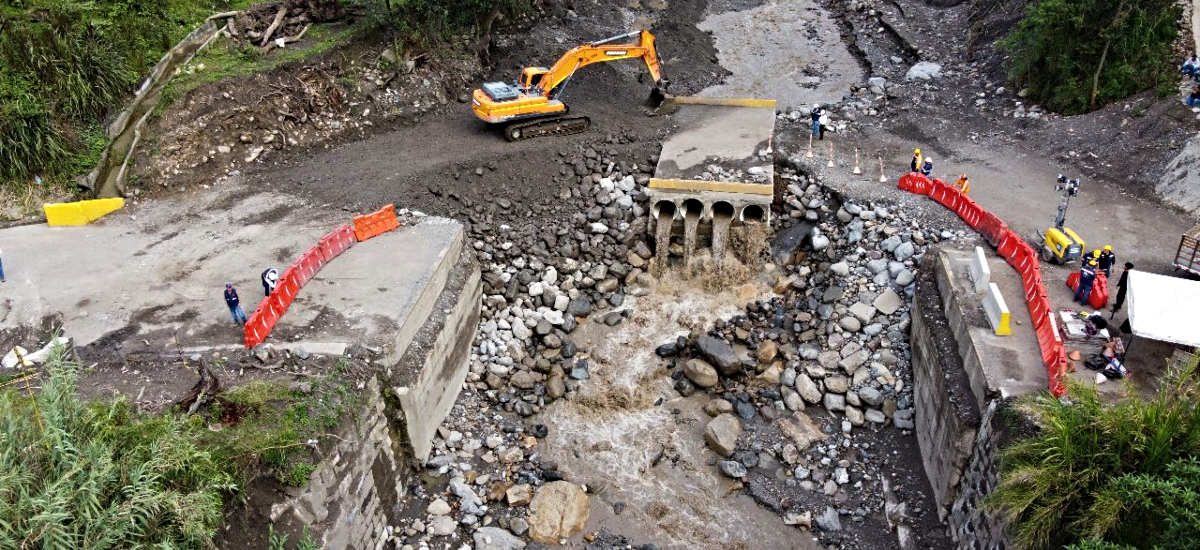 Fotografía que muestra el estado de la vía Málaga - Concepción en la que se instalará nuevo puente metálico.