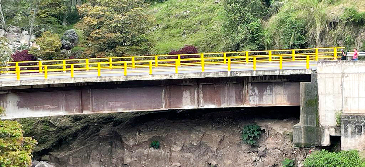 Fotografía de puente instalado en el corredor Los Curos - Málaga y Troncal Central del Norte en Santander.