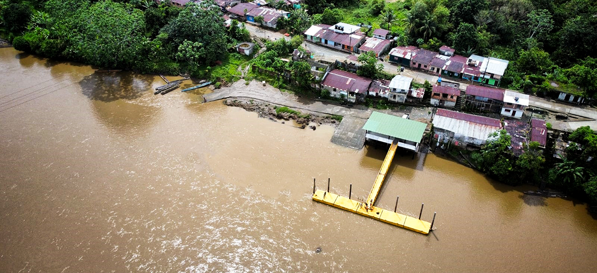 Fotografía tomada desde arriba de uno de los muelles instalados por INVÍAS en los municipios de Lloró y Atrato.