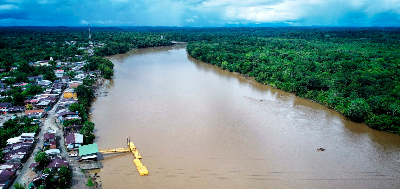 Fotografía aéra de uno de los muelles instalados por INVÍAS en los municipios de Lloró y Atrato.