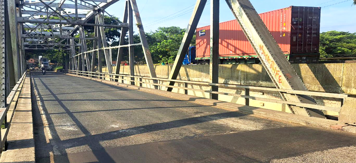 Fotografía del puente Simón Bolívar en Cartago, Valle del Cauca.
