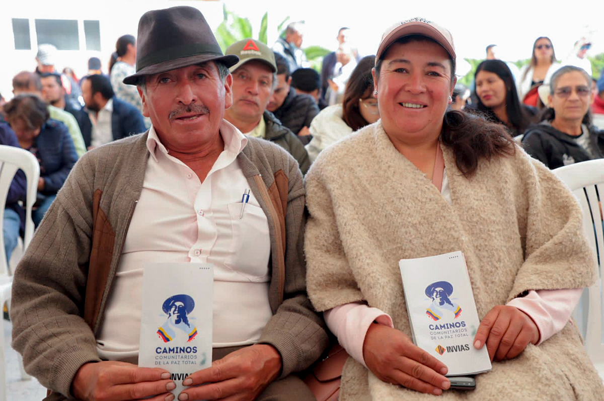 Fotografía de participantes de las comunidades de organismos de acción comunal del departamento de Boyacá en la Gran Socialización del programa Caminos Comunitarios de la Paz Total.