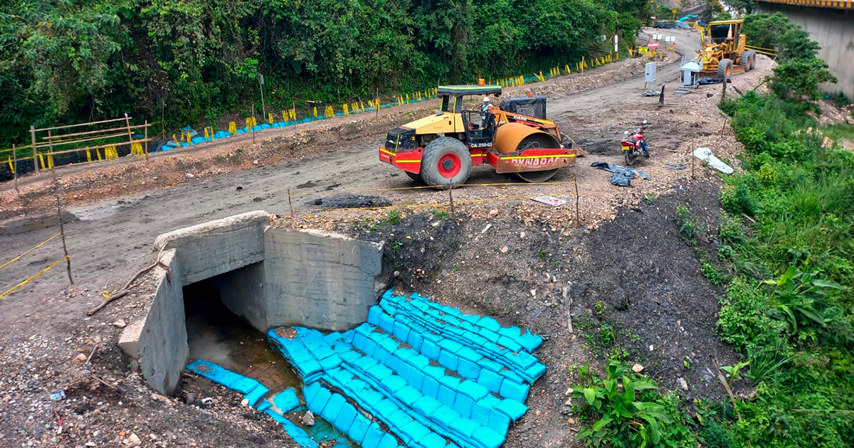 Fotografía del estado de construcción de box culvert y demás obras dentro de la vía provisional en sector Los Grillos, en la Transversal del Cusiana.