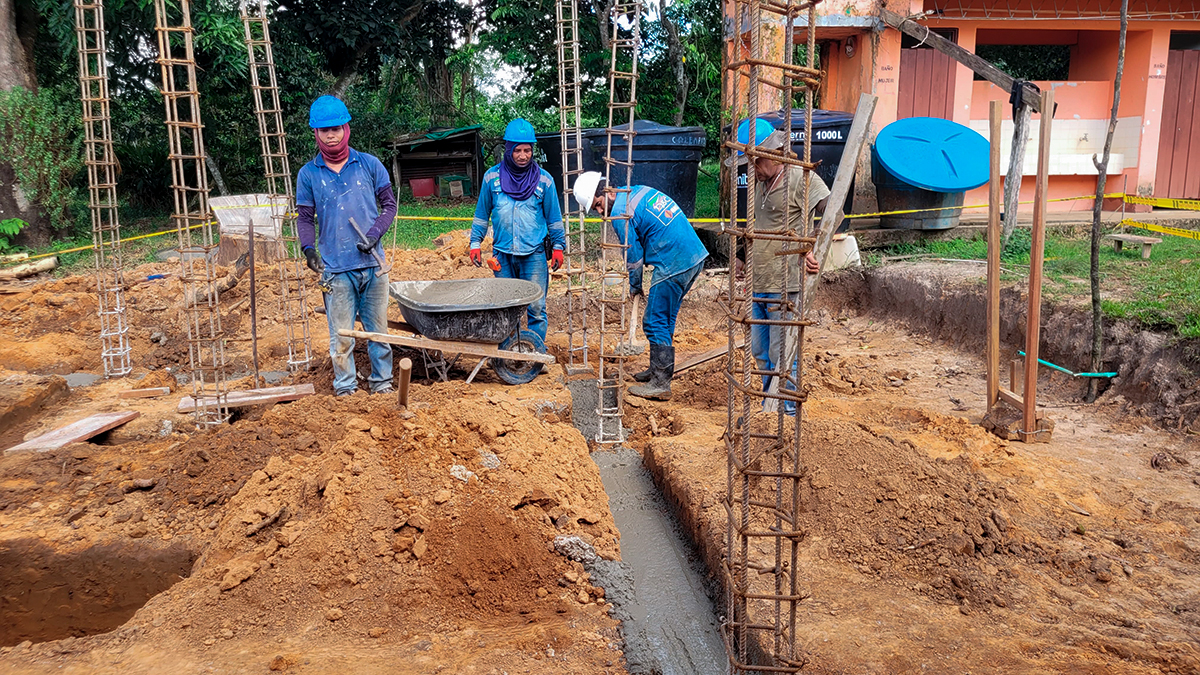 Fotografía de trabajo de conjunto del INVÍAS en obras con participación comunitaria.