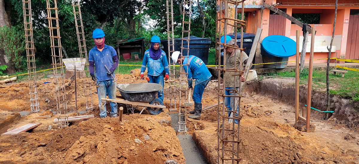 Fotografía de asistentes al trabajo conjunto del INVÍAS en obras con participación comunitaria.