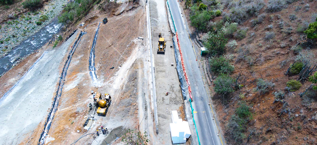 Fotografía que muestra avance de construcción de obras en la vía Cali - Loboguerrero.