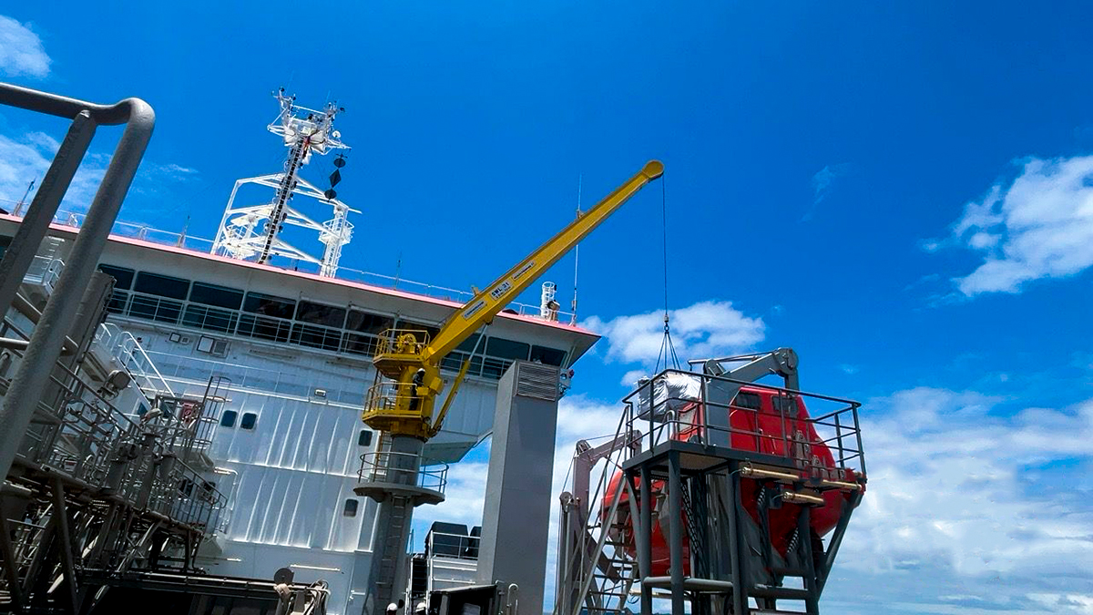 Fotografía de la grua al interior de la draga Bartolomeu Dias con la que se hicieron los trabajos de remoción en el canal de acceso al puerto de Buenaventura.