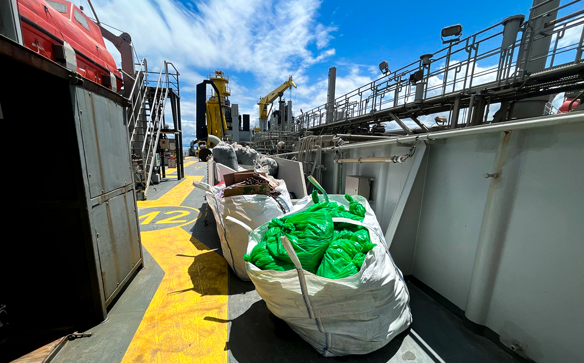 Fotografía de escombros al interior de la draga Bartolomeu Dias con la que se hicieron los trabajos de remoción en el canal de acceso al puerto de Buenaventura.