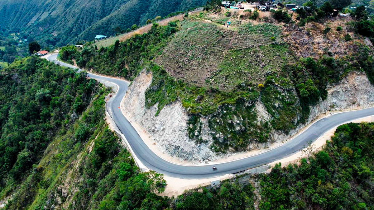 Fotografía aérea del estado de avance de las obras del corredor Los Curos - Málaga, Santander.