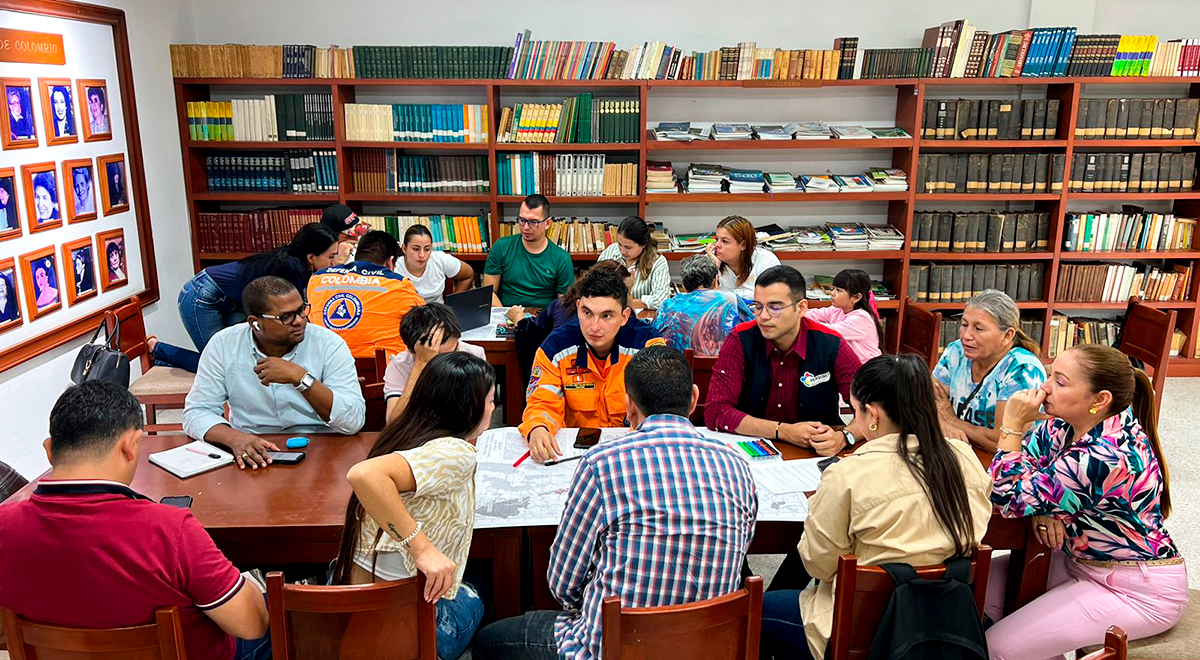 Fotografía de asistentes al taller frente al impacto del atropellamiento de la fauna silvestre.
