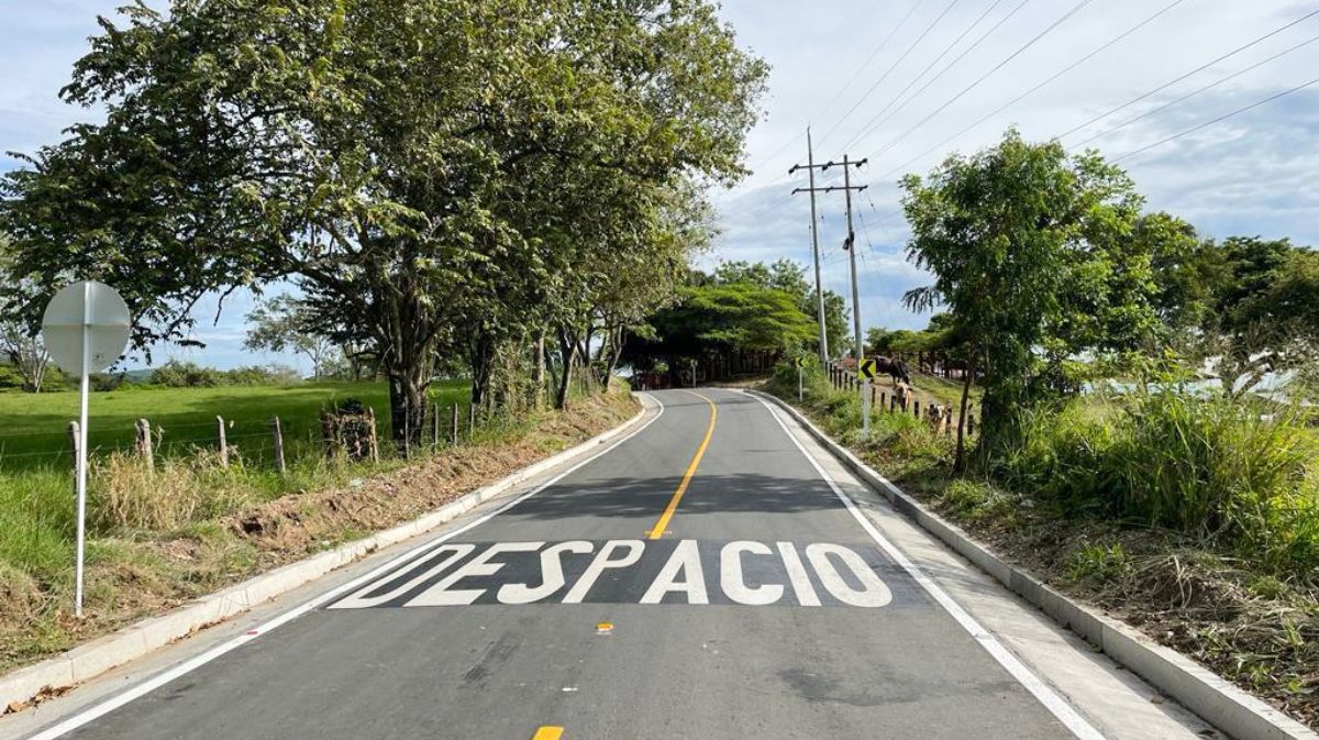 Fotografías de la vía entre Agua de Dios y Ricaurte, Cundinamarca.