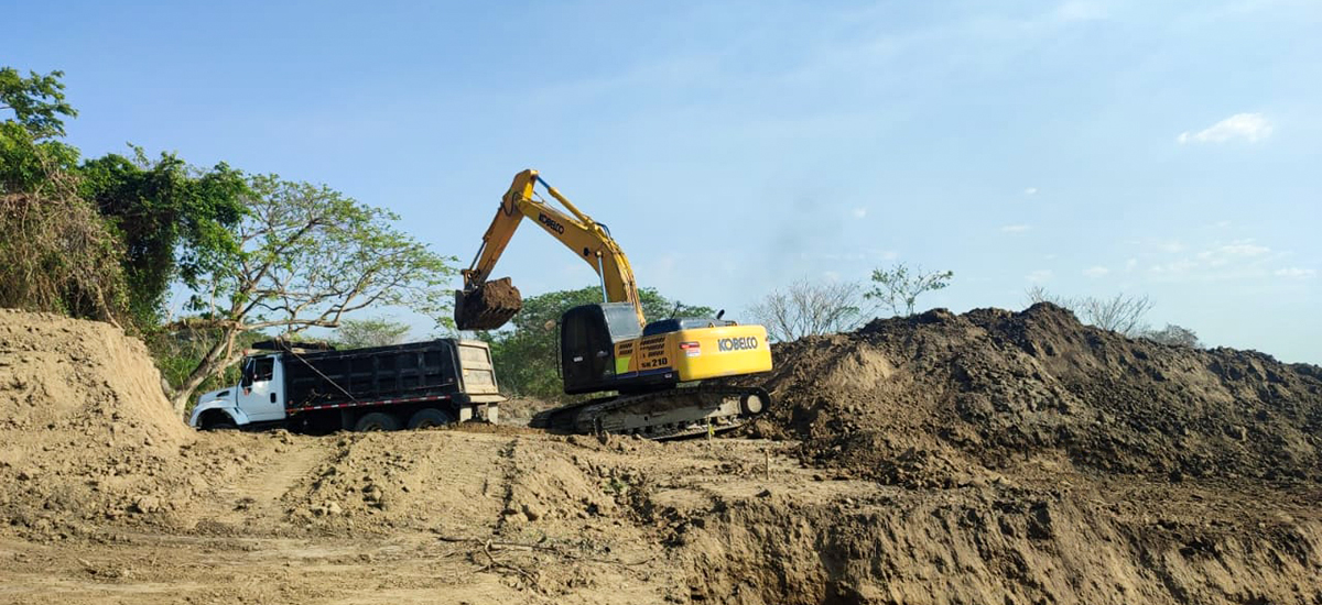 Fotografía de la inspección hecha por el INVÍAS en las iniciadas obras obras de protección a orilla del río Magdalena, sector Salamina - Palermo.