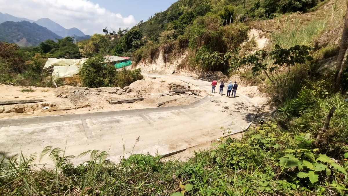 Fotografía de avances de trabajo en la vía Palmor - Makenkal en Ciénaga.