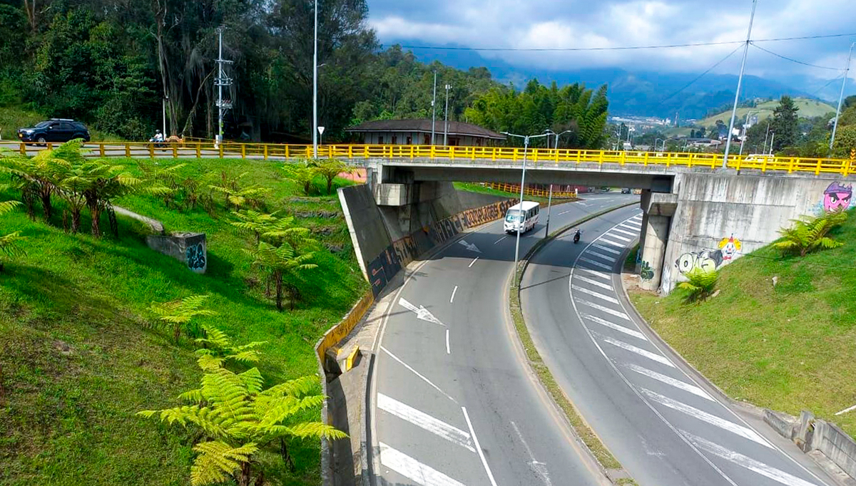 Fotografía de intercambiador vial construído por el INVÍAS y que hace parte del corredor Honda - Manizales.