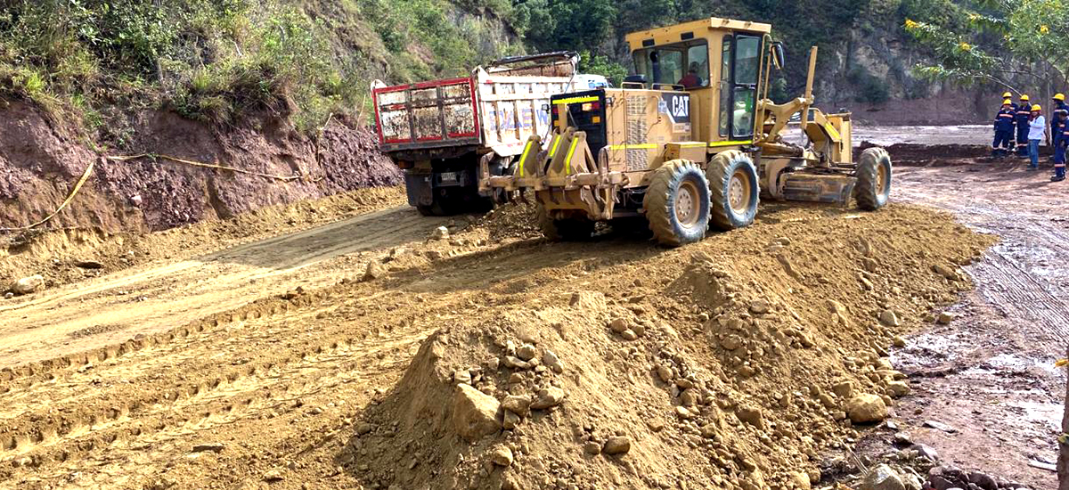 Fotografía del estado de avance de los trabajos de recuperación de la vía en El Tarrita, Norte de Santander.