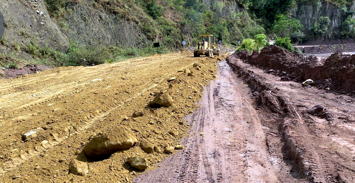 Fotografía del estado de avance de los trabajos de recuperación de la vía en El Tarrita, Norte de Santander.