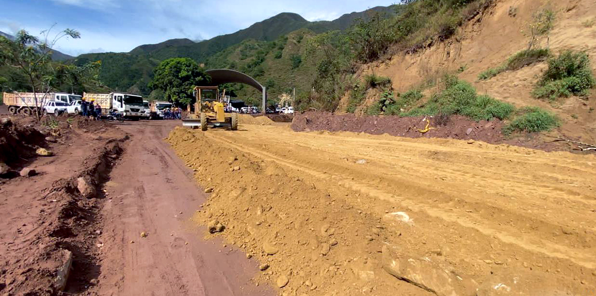 Fotografía del estado de avance de los trabajos de recuperación de la vía en El Tarrita, Norte de Santander.