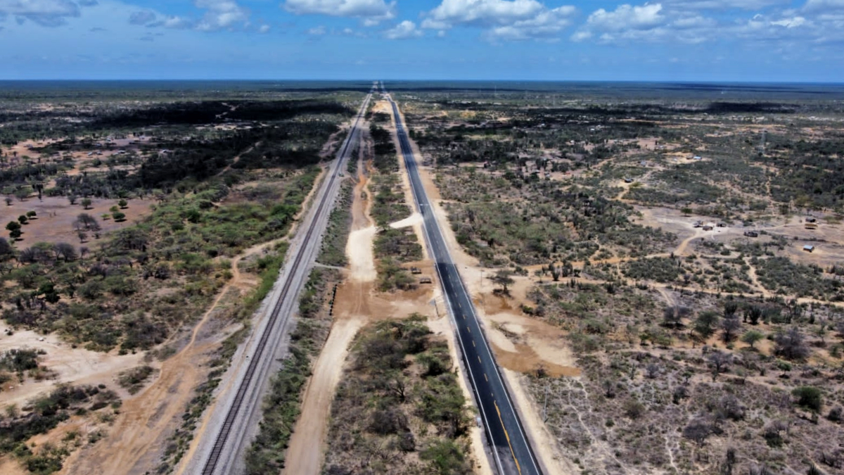 Fotografía aérea de vía del país en la Alta Guajira.
