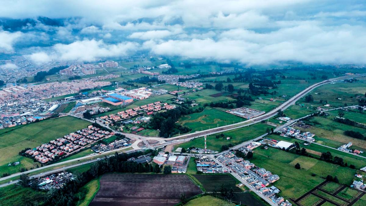 Fotografía aérea de la construcción de la variante Zipaquirá.