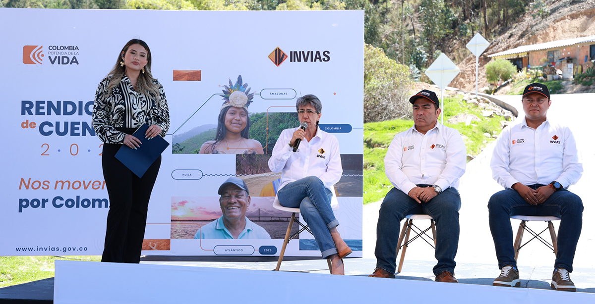 Fotografía del panel directivo del INVÍAS, durante su intervención en la rendición de cuentas 2023.