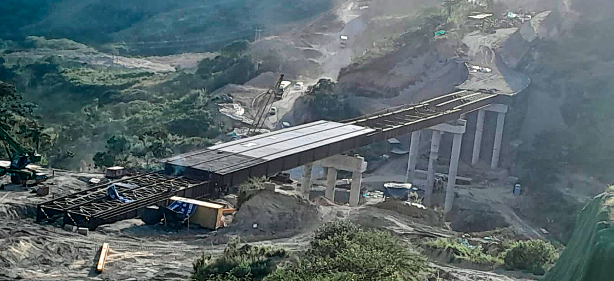 Fotografía del estado de avance de las actividades en el puente de 125 metros de la vía definitva, Rosas, Cauca.