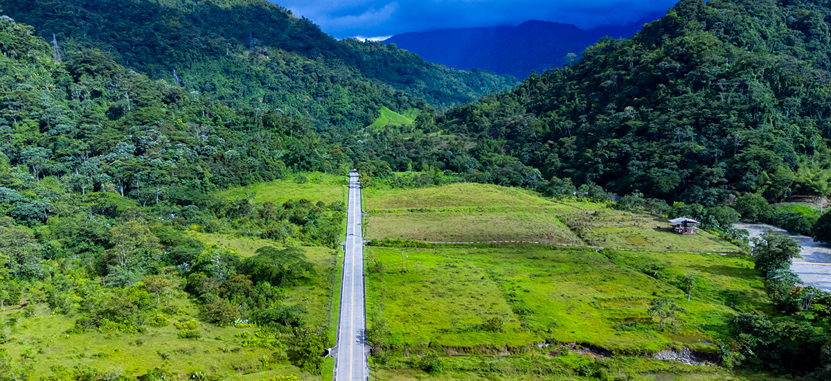 Fotografía aérea del corredor vial Quibdó - Pereira.