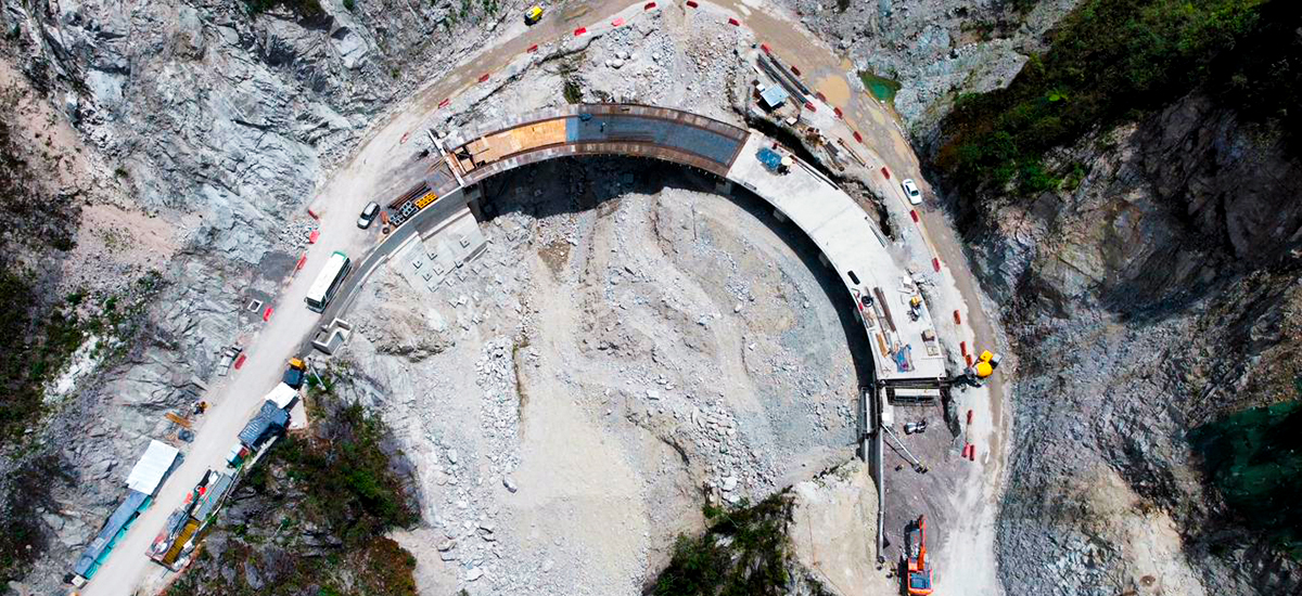 Fotografía superior del puente La Judía en la vía Los Curos - Málaga, en el departamento de Santander.