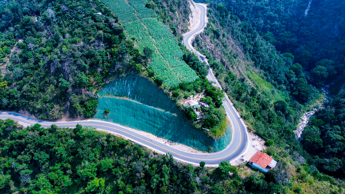 Fotografía aérea de la vía Los Curos - Málaga, en el departamento de Santander.