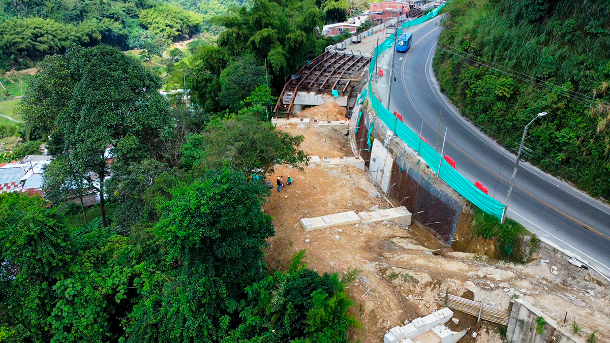 Fotografía del estado del sector La Florida y el puente La María, en la vía Armenia - Calarcá.