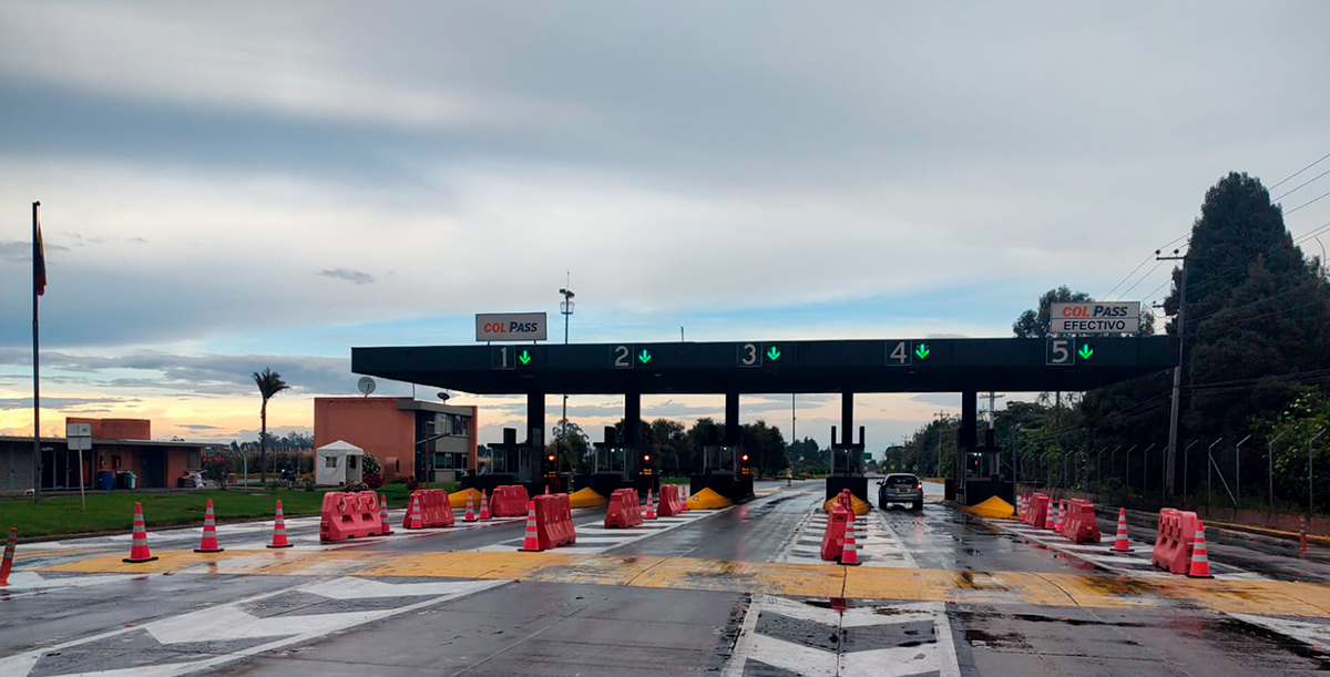 Fotografía de uno de los peajes del Río Bogotá y El Corzo, en la vía Fontibón - Facatativá - Los Alpes.