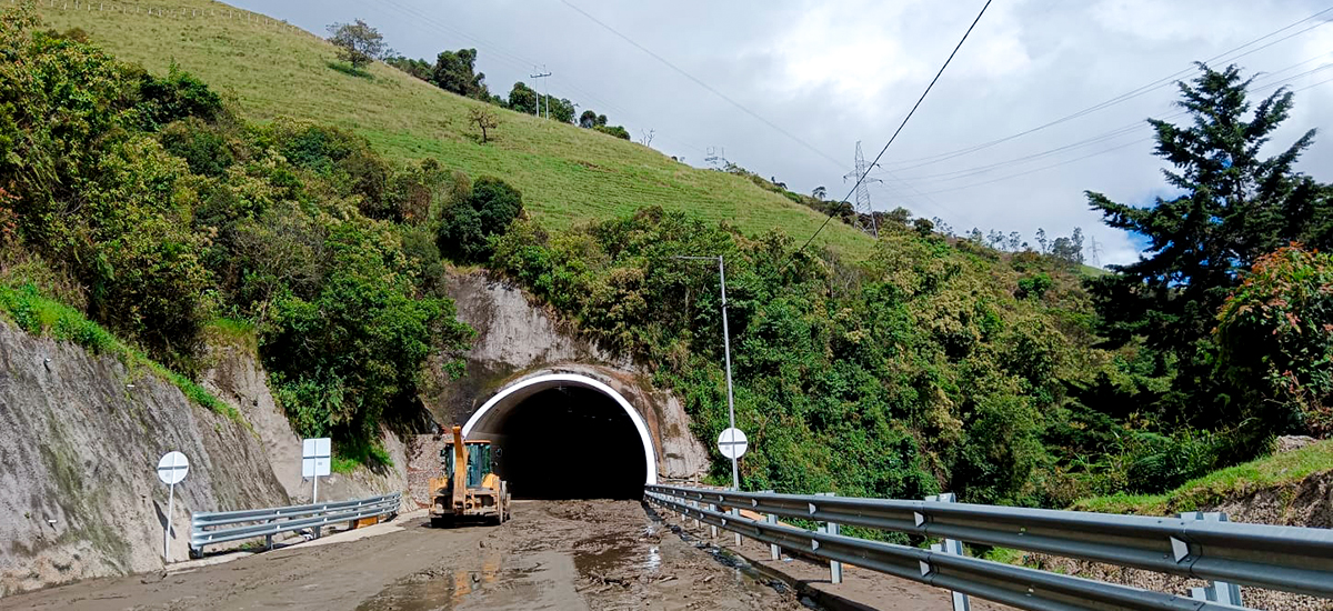 Fotografía de salida de túnel afectado por emergencia presentada en el Cruce de la Cordillera Central.