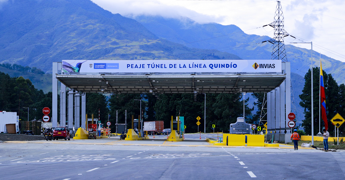 Fotografía del peaje del túnel de la Línea en el Quindío que hace parte del Cruce de la Cordillera Central.