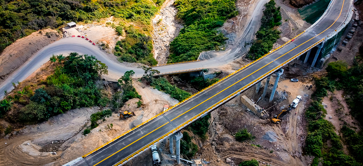 Fotografía aérea de la vía en el corredor Mojarras - Popayán entregada.