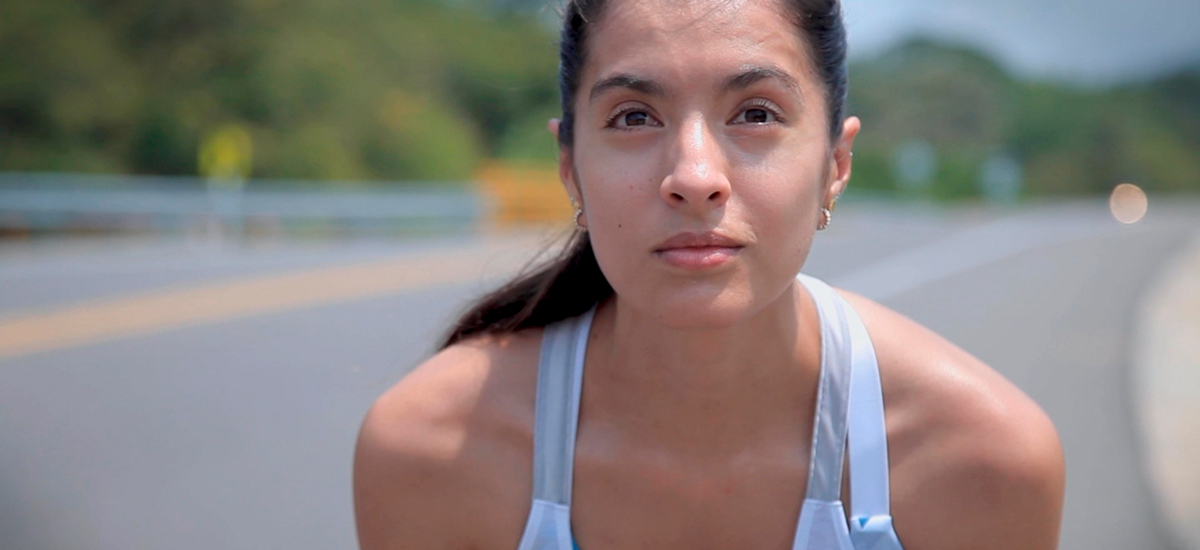 Fotografía de atleta que participó en la media maratón del Túnel de La Línea.