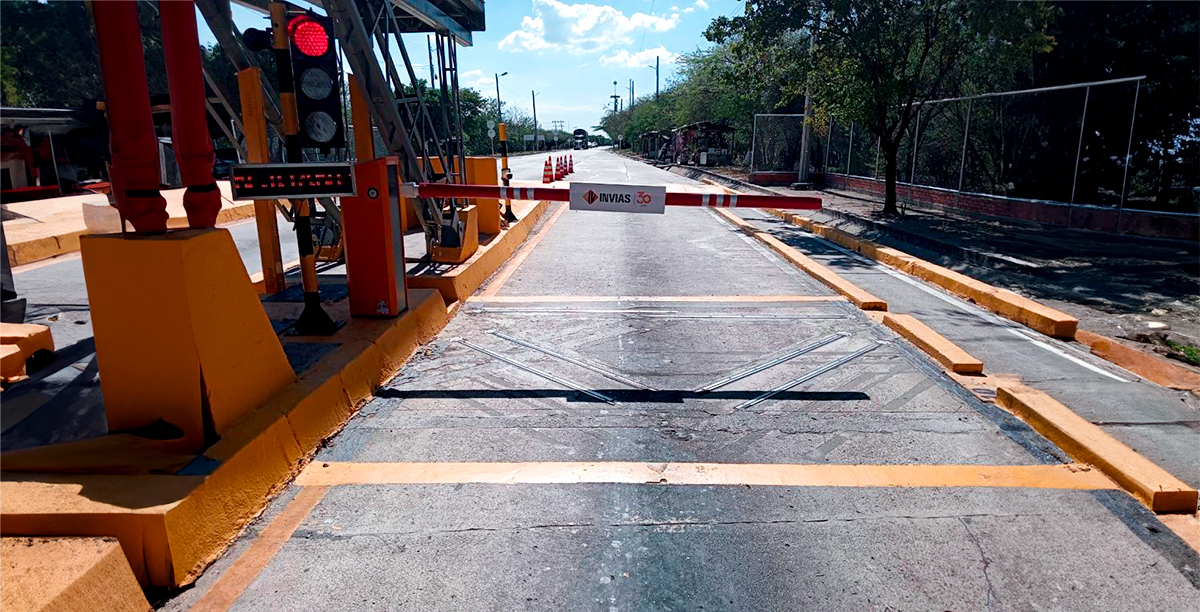 Fotografía de acceso a peaje operado por colaboradores del INVÍAS.