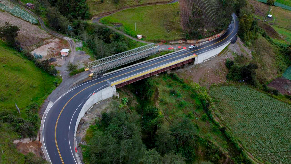 Fotografía panorámica de uno de los puentes en la Troncal Central del Norte.