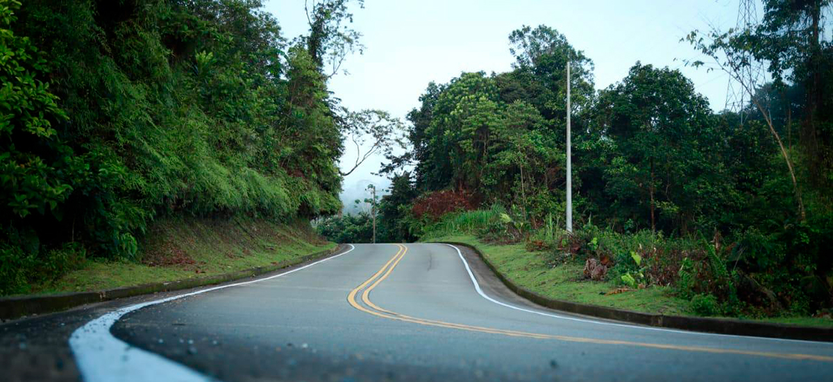 Fotografía de la actual vía Quibdó - Medellín.