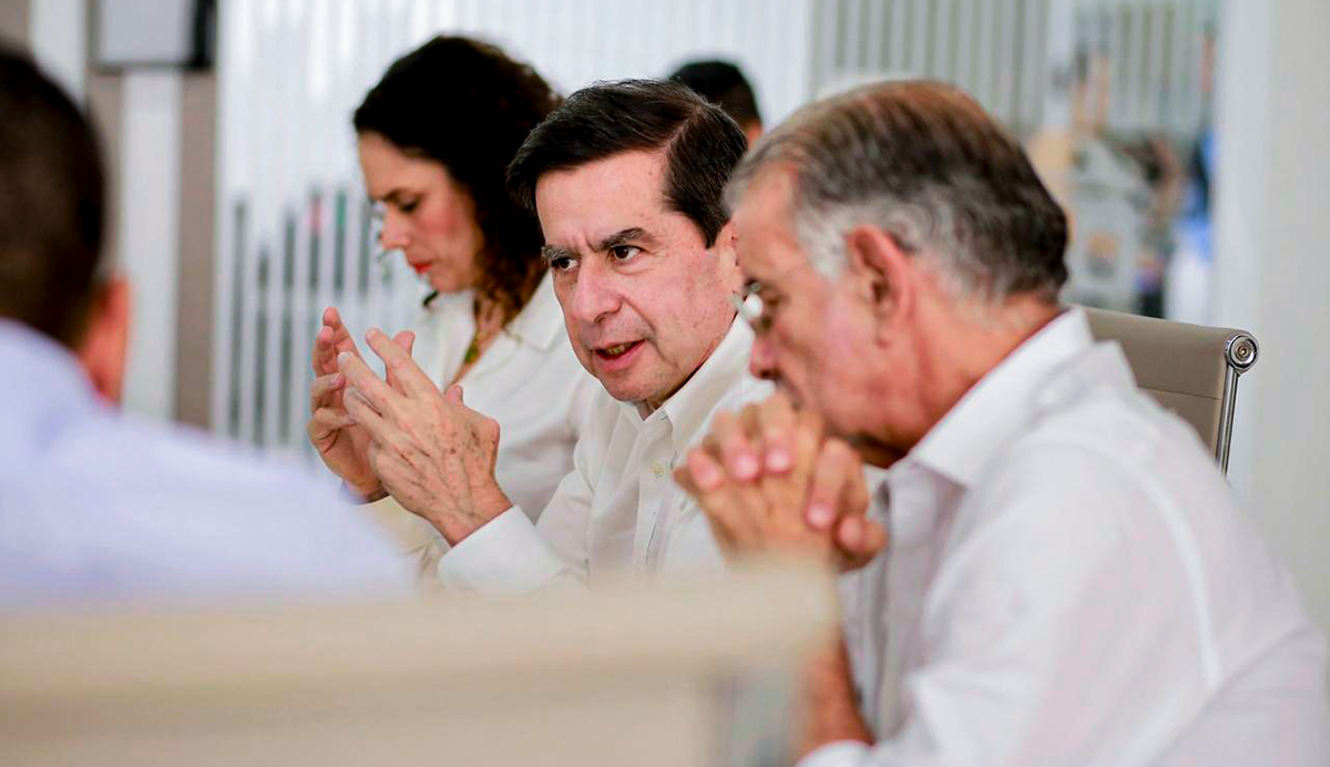 Fotografía de la mesa de actores del diálogo constructivo desarrollado entre la ministra de Transporte, María Constanza García Alicastro; el gobernador del Atlántico, Eduardo Verano de la Rosa; el ministro del Interior, Juan Fernando Cristo Bustos; el alcalde de Cartagena, Dumek Turbay Paz; el director del Invías, Juan Carlos Montenegro Arjona y funcionarios de la alcaldía de Barranquilla sobre la Contribución Nacional de Valorización.