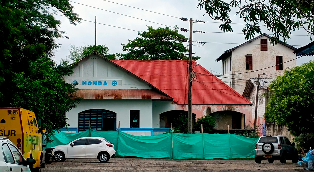 Fotografía de una estación férrea Honda en mantenimiento en el Tolima.