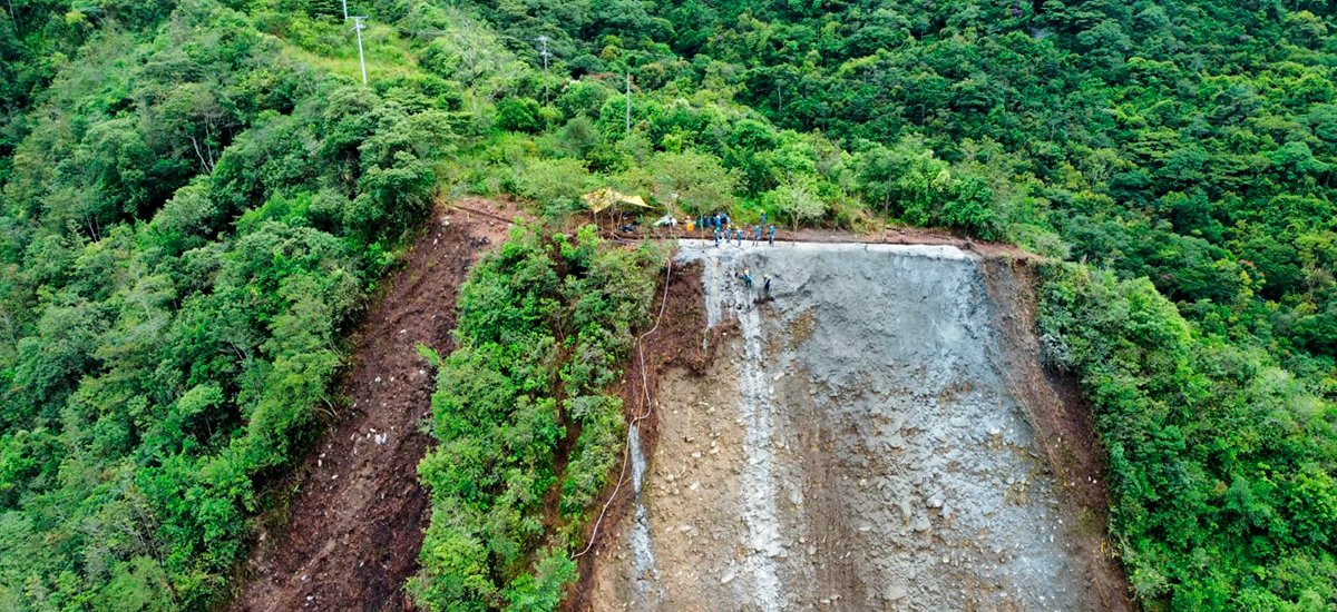 Fotografía del estado de los trabajos en la montaña en la vía Bogotá - Villavicencio a la altura del km 56.