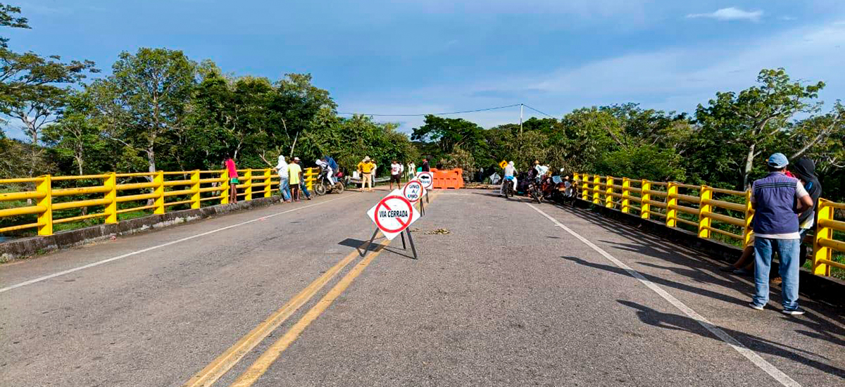 Fotografía del puente Las Pozas, en la vía Guayepo - Majagual cerrado por temas de seguridad.