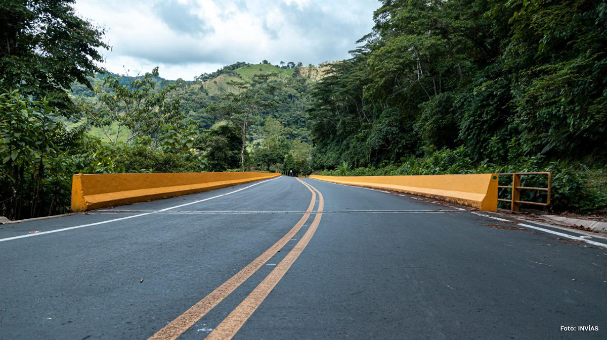 Fotografía de vía que hace parte del anillo vial de Laguna de Tota.